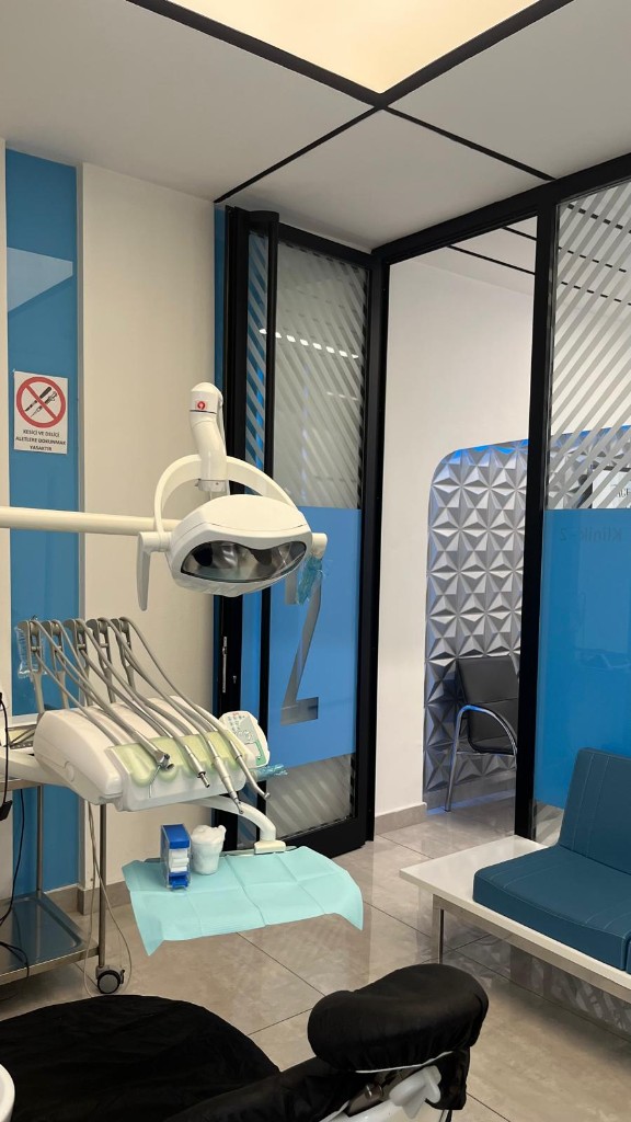 Modern ve ferah diş kliniği ortamı